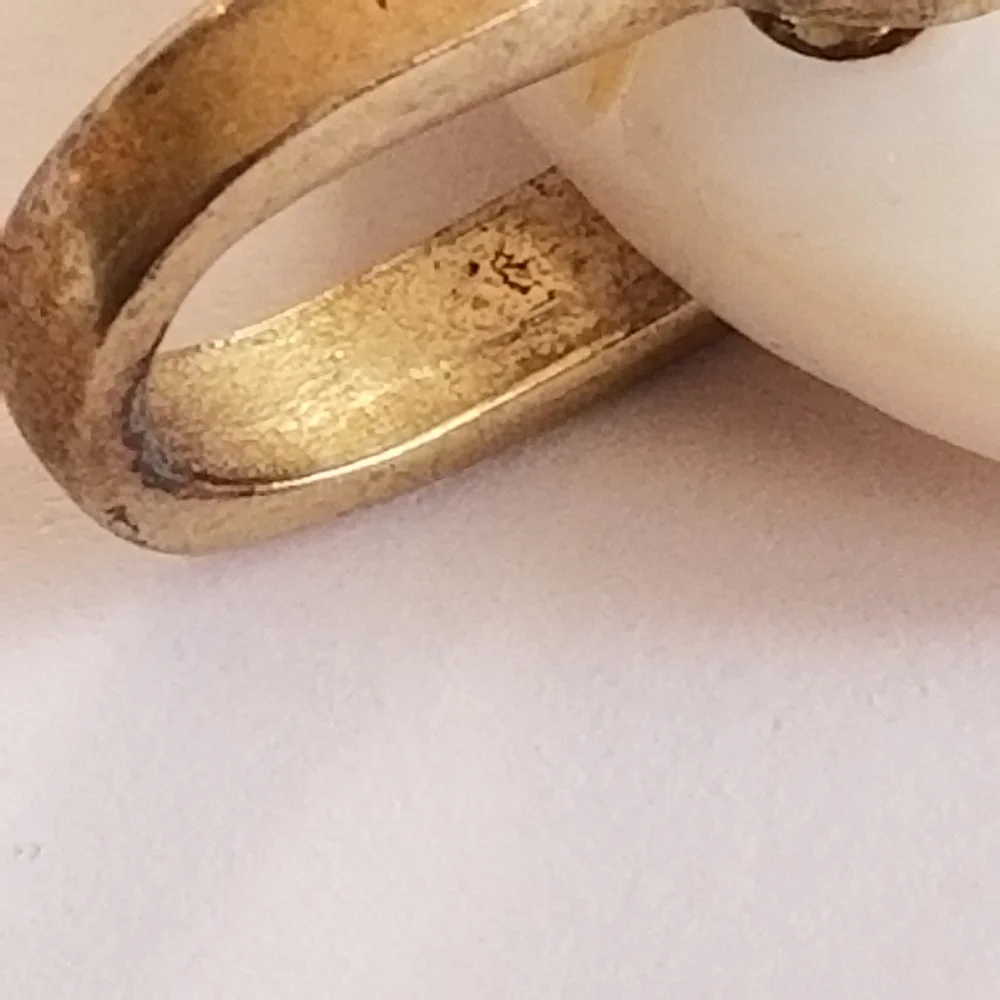 Vintage seashell pendant mother of pearl off white gold tone beach sea shell